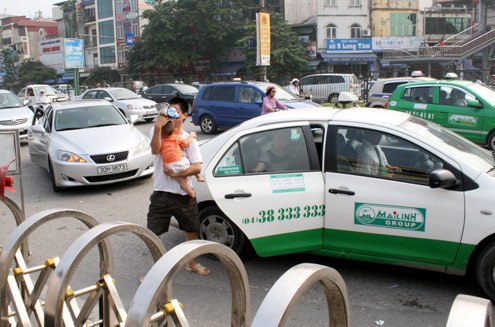 81 hãng taxi ở Hà Nội giảm giá cước