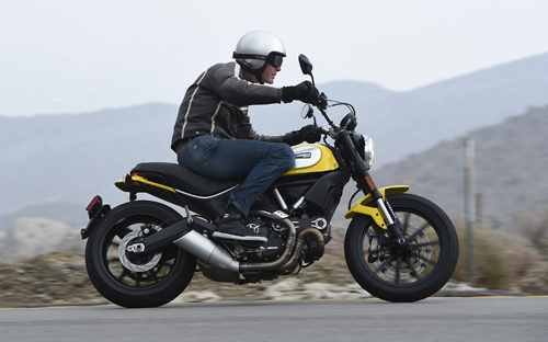 Ducati Scrambler sử dụng động cơ làm mát bằng gió.