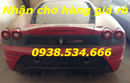 Siêu xe Ferrari màu đỏ cũng trong tình trạng tương tự.