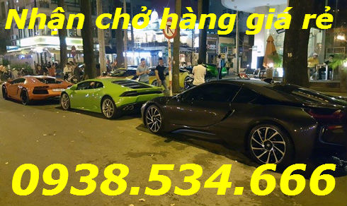 Ba chiếc Lamborghini cùng siêu xe tụ hội ở trung tâm Sài Gòn