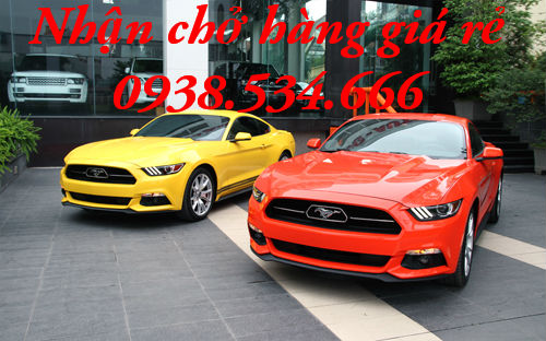 Cặp đôi Ford Mustang kỷ niệm 50 năm tại Hà Nội.