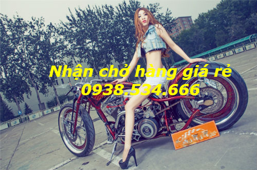 Đứng ngồi không yên trước mỹ nữ gợi cảm bên Harley