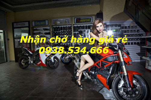 Người đẹp tạo dáng bên chiếc Aprilia hầm hố