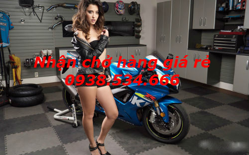 Rạo rực trước 3 vòng sexy của mỹ nữ bên GSX-R750