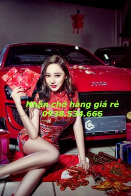 'Rạo rực' chân dài sexy trong sắc đỏ cùng R8